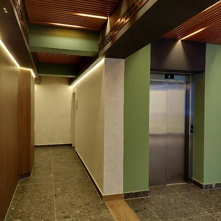 Apart Boutique 2 Coresi Central Апартаменти